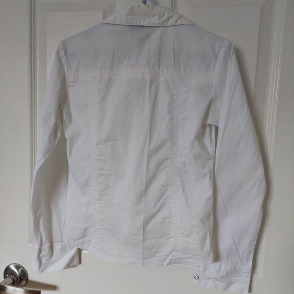 Siblings Girl's Cute White Stretchy Cotton Concealed-button Shirt - Size M - Picture 4 of 8